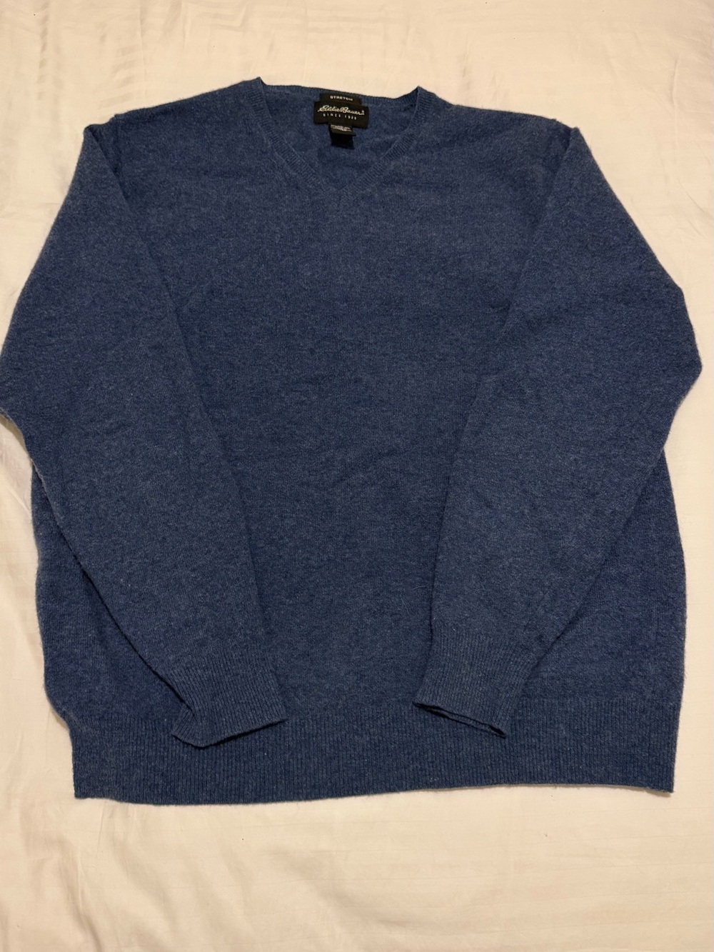 Eddie Bauer Men's XL Tall Blue Lambswool V-Neck Sweater - Picture 3 of 4
